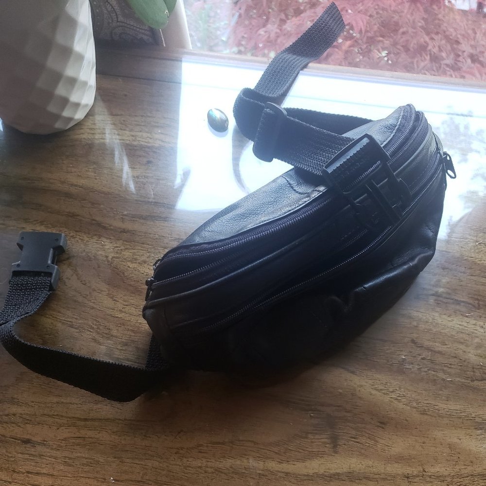Retro Leather Fanny Pack 🖤